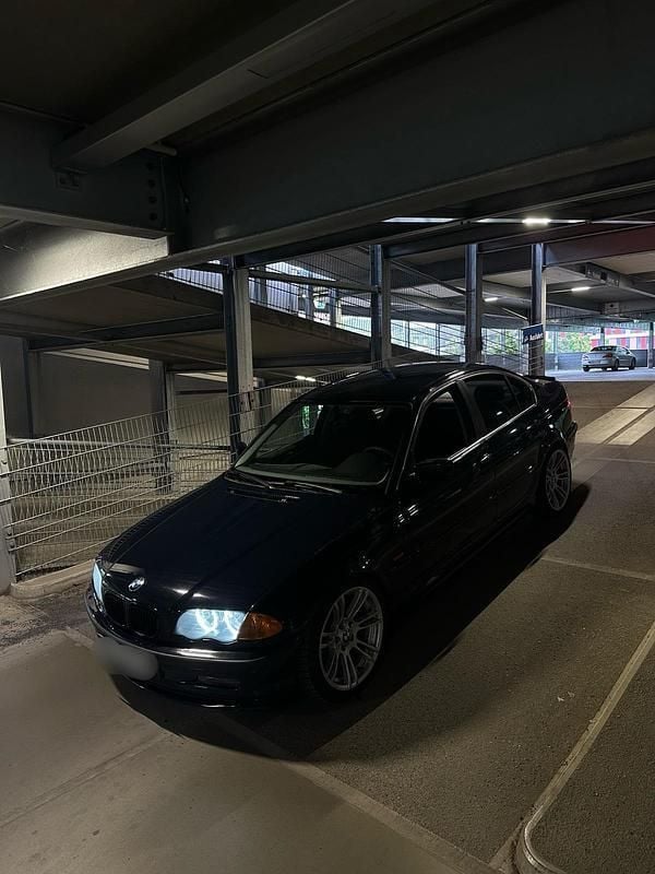 Blau Gebraucht 1998 BMW 320 Limousine | 4.800 € (Etwas zu teuer) - Bild 1/4