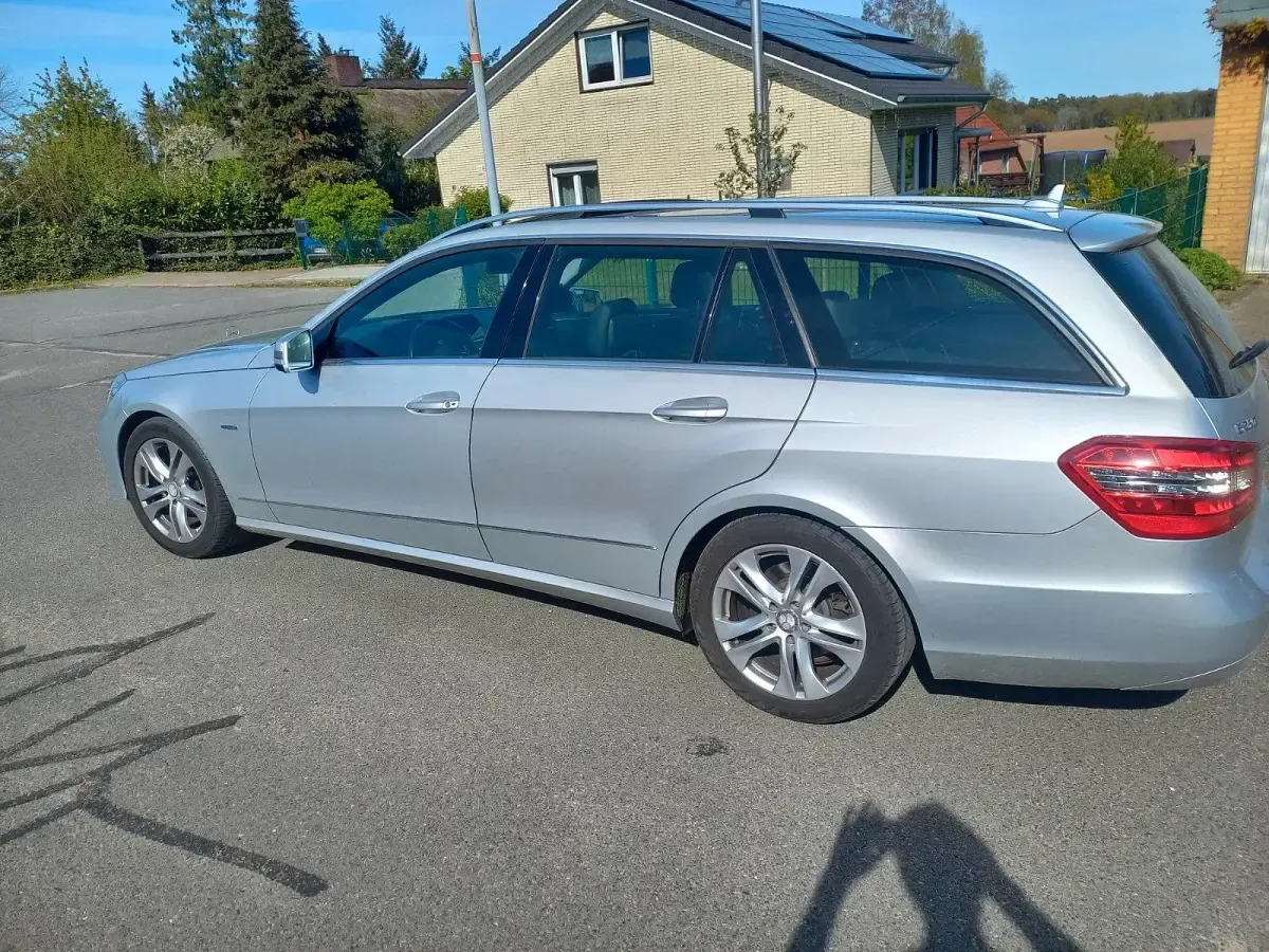 Gebraucht Mercedes E220 170 PS (125 kW) 2011 Silber Kombi