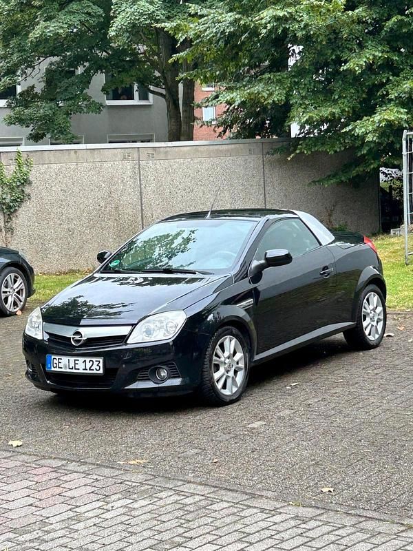 Schwarz Gebraucht 2006 Opel Tigra Edition Cabrio | 1.990 € (Etwas zu teuer) - Bild 1/4