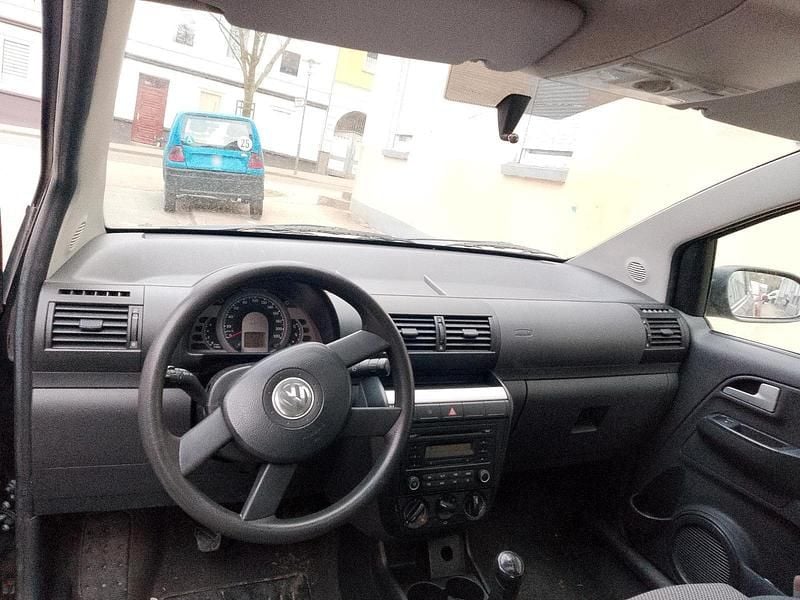 Second-hand VW Fox 55 CP (40 kW) 2006 Negru Hatchback