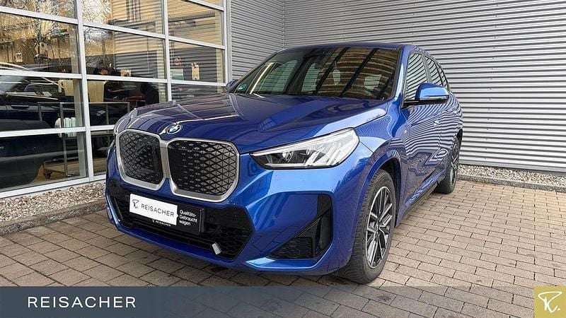 M portimao blau metallic Gebraucht 2023 BMW iX1 Shadowline SUV | 39.990 € (Fairer Preis) - Bild 1/4