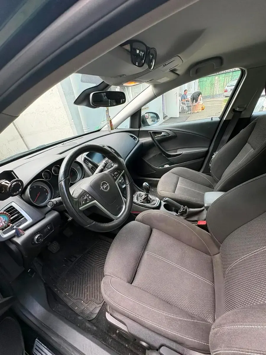 Gebraucht Opel Astra 136 PS (100 kW) 2014 Schwarz Kombi