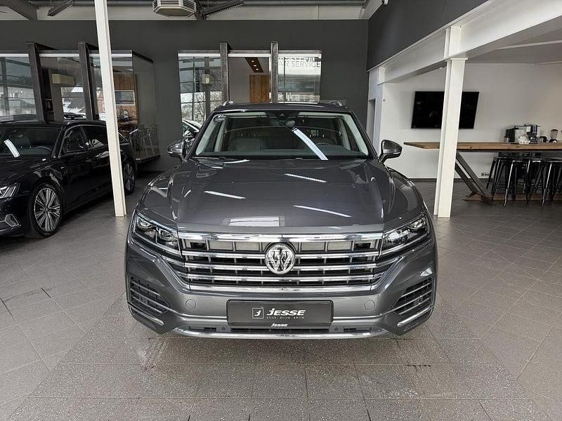 Gebraucht VW Touareg Elegance 286 PS (210 kW) 2020 Siliziumgrau metallic (metallic) SUV