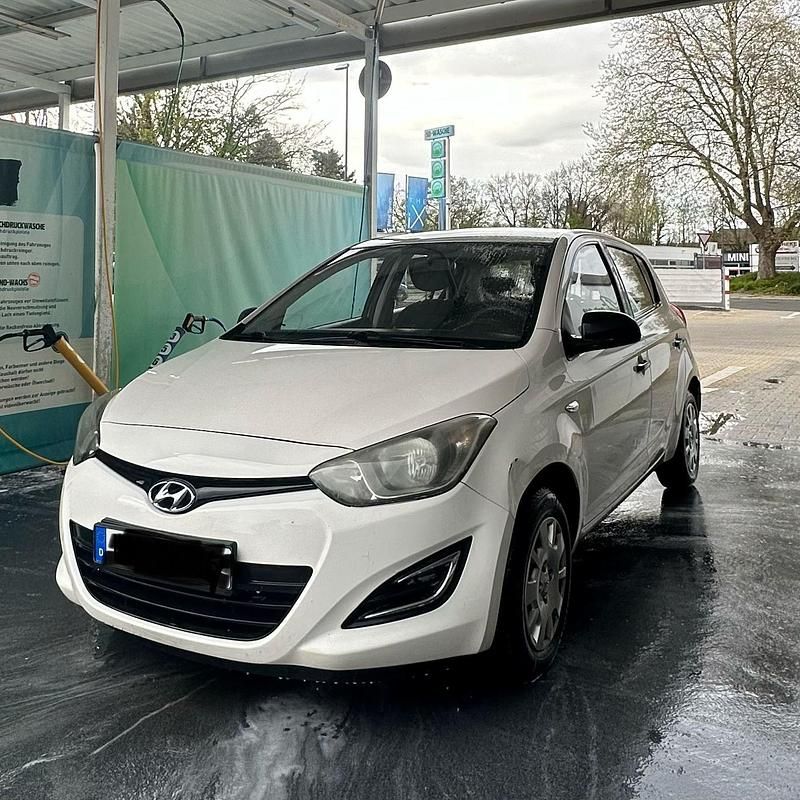 Gebraucht Hyundai i20 85 PS (62 kW) 2013 Weiß Kleinwagen