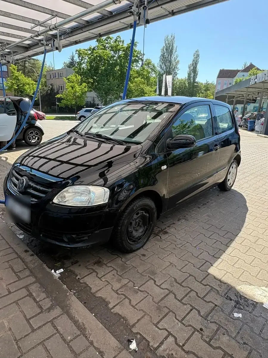 Gebraucht VW Fox 54 PS (39 kW) 2009 Schwarz Kleinwagen