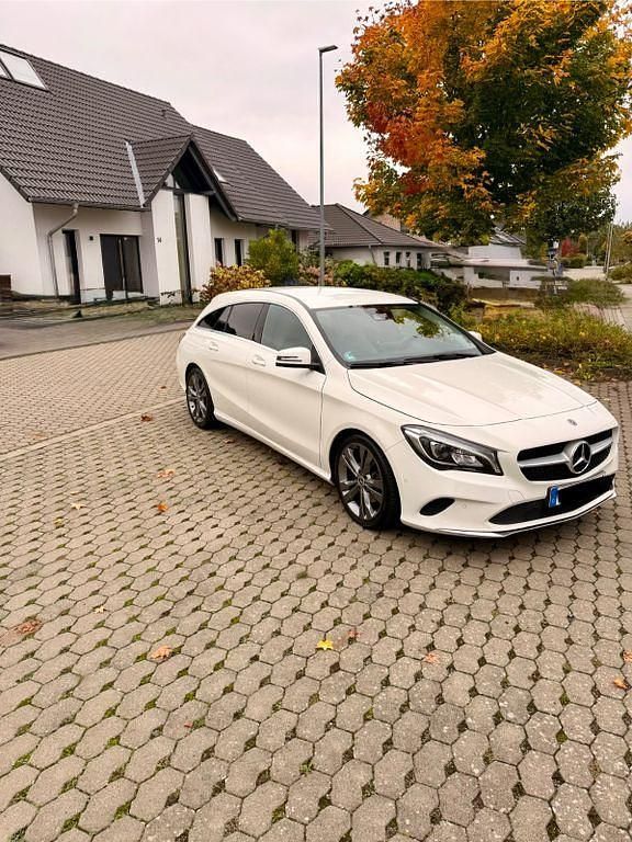 Weiß Gebraucht 2017 Mercedes CLA180 Limousine | 16.000 € (Superpreis) - Bild 1/4