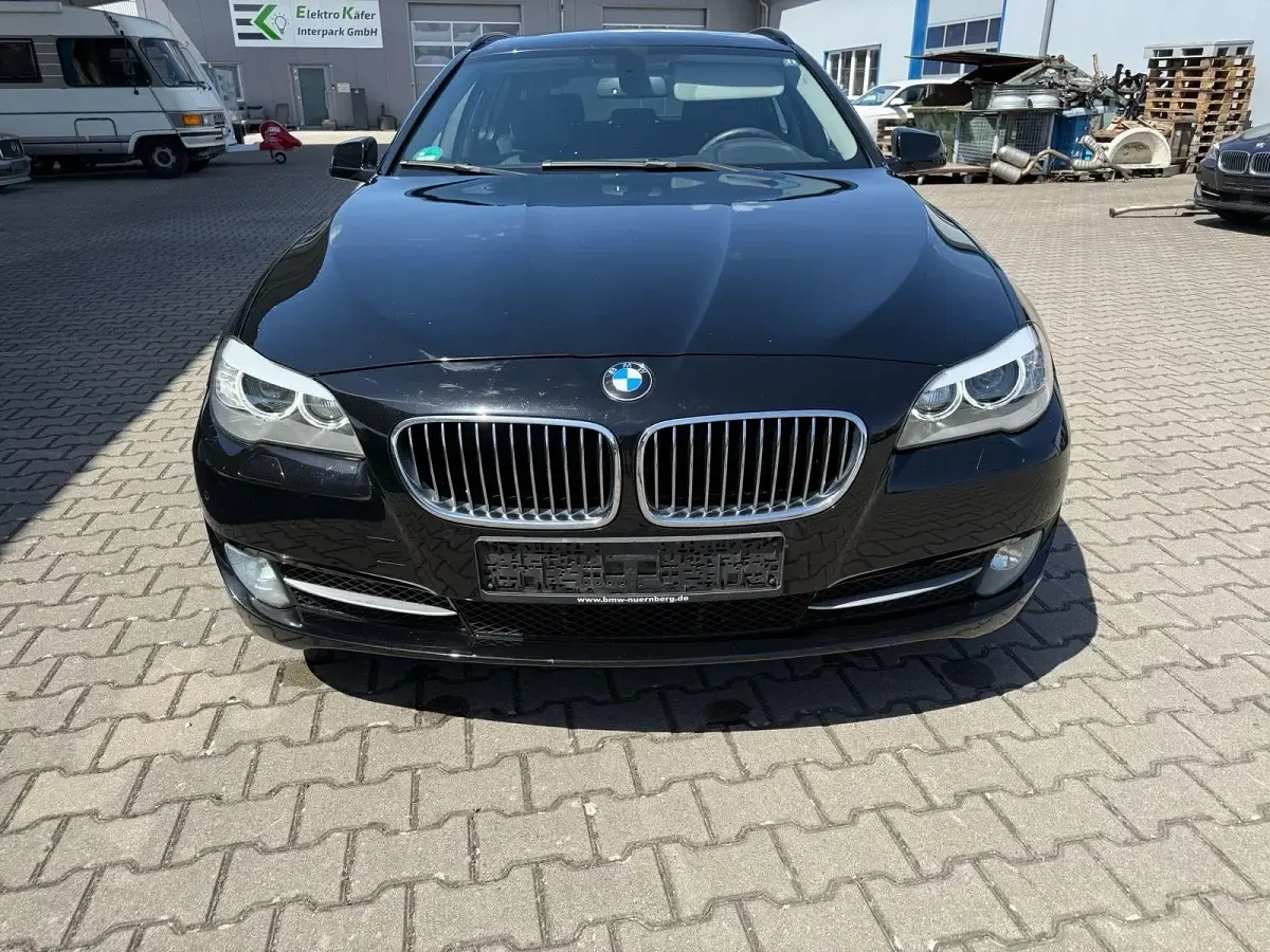 Gebraucht BMW 520 184 PS (135 kW) 2012 Schwarz Kombi