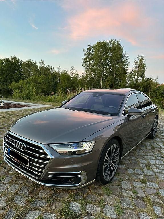 Grau Gebraucht 2018 Audi A8 Comfort Limousine | 44.999 € (Fairer Preis) - Bild 1/4