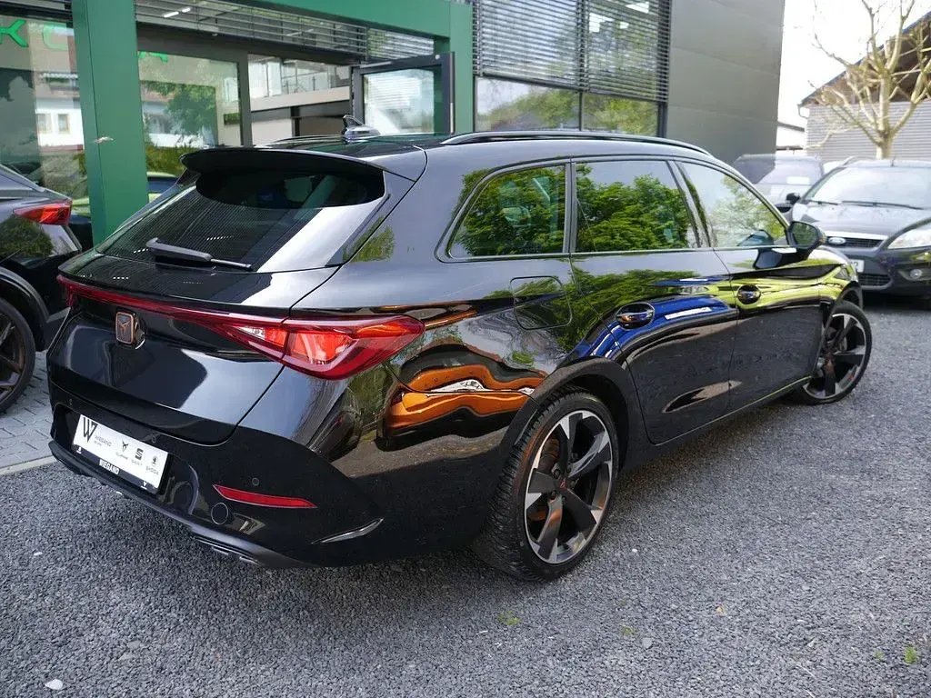 Używany Cupra Leon 190 KM (139 kW) 2024 Czarny Sedan/Limuzyna