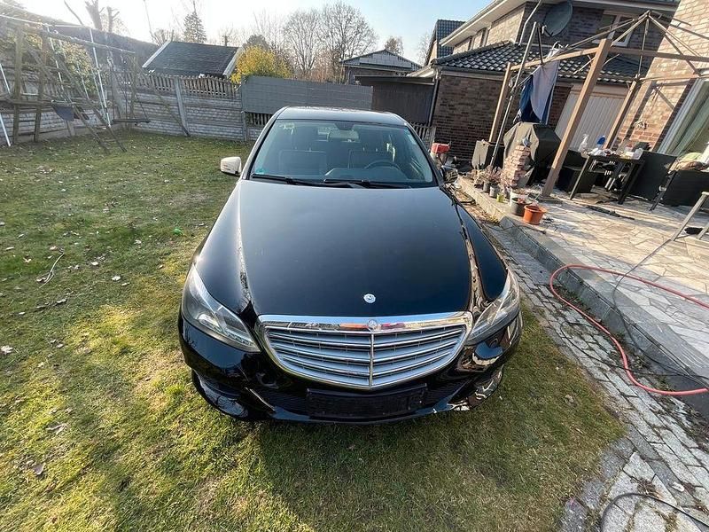 Gebraucht Mercedes E200 Edition 136 PS (100 kW) 2015 Schwarz Limousine