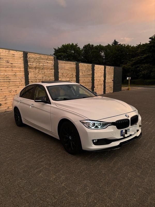 Weiß Gebraucht 2013 BMW 328 Basis Limousine | 15.000 € (Fairer Preis) - Bild 1/4