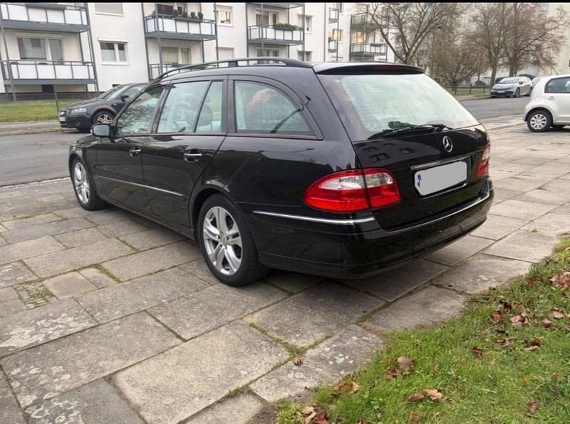 Gebraucht Mercedes E240 177 PS (130 kW) 2004 Schwarz Kombi