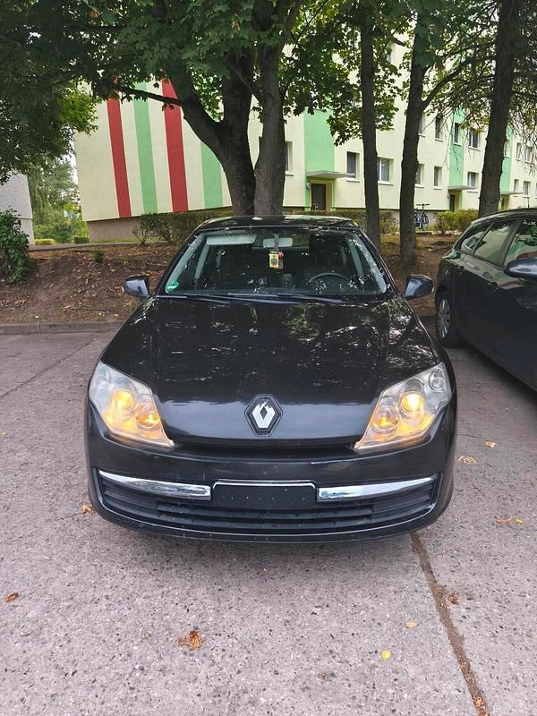 Schwarz Gebraucht 2009 Renault Laguna III Limousine | 2.000 € (Fairer Preis) - Bild 1/4