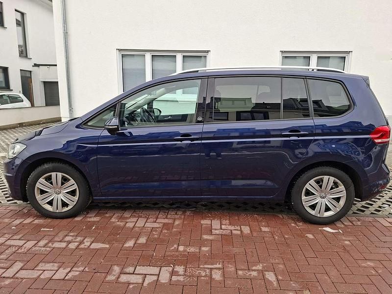 Blau Gebraucht 2017 VW Touran Sound Van / Kleinbus | 8.500 € (Superpreis) - Bild 1/4