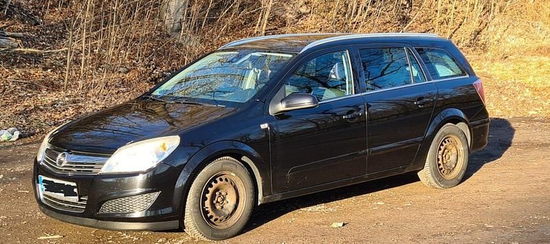 Schwarz Gebraucht 2009 Opel Astra Kombi | 3.499 € (Teuer) - Bild 1/4