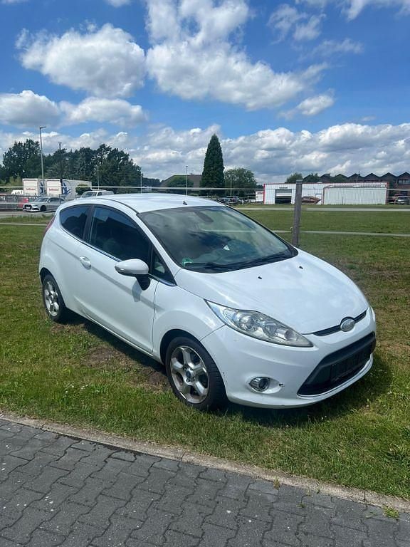Weiß Gebraucht 2009 Ford Fiesta Sport Kleinwagen | 2.100 € (Guter Preis) - Bild 1/4
