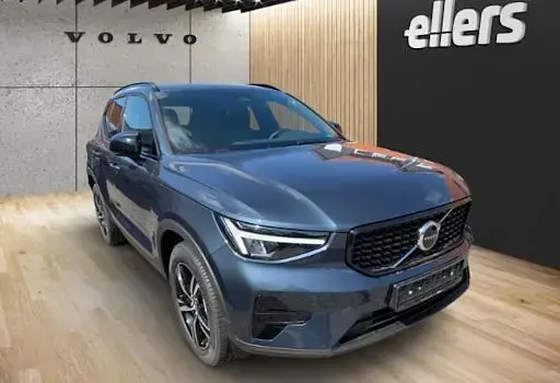 Neu Volvo XC40 Plus 163 PS (119 kW) 2026 Blau SUV