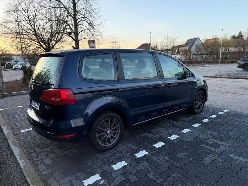 Gebraucht VW Sharan Trendline 140 PS (102 kW) 2010 Blau Van / Kleinbus