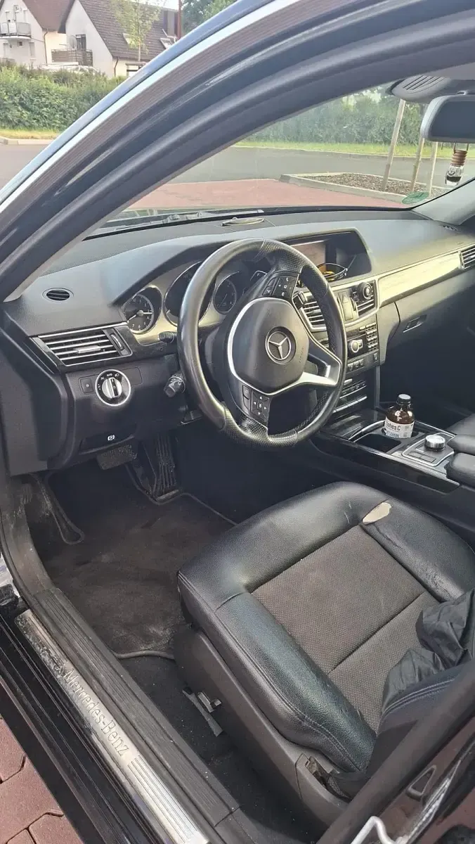 Gebraucht Mercedes E220 AMG 170 PS (125 kW) 2013 Schwarz Kombi