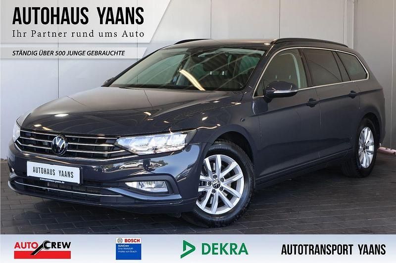 Grau Gebraucht 2021 VW Passat Business Limousine | 19.489 € (Superpreis) - Bild 1/4