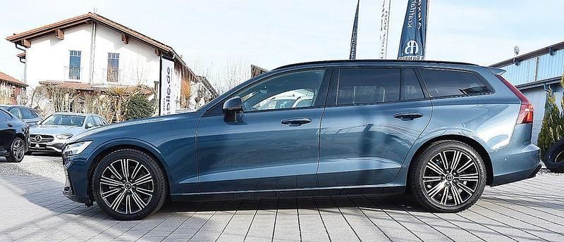 Gebraucht Volvo V60 Plus 197 PS (144 kW) 2024 Blau Kombi