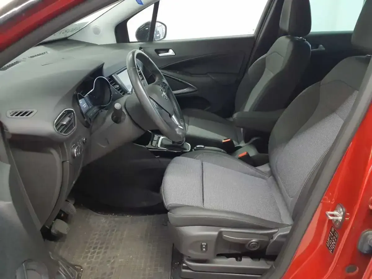 Gebraucht Opel Crossland Elegance 131 PS (96 kW) 2022 Chilli rot met./dach diamant schwarz met. SUV