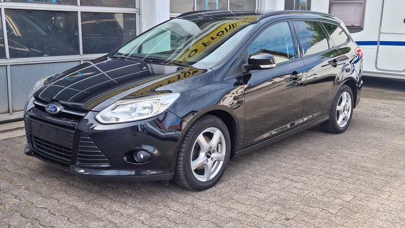 Schwarz Gebraucht 2014 Ford Focus Kombi | 5.490 € (Fairer Preis) - Bild 1/4