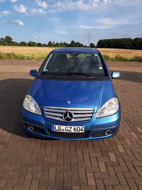 Blau Gebraucht 2009 Mercedes A180 Van / Kleinbus | 3.300 € (Fairer Preis) - Bild 1/4