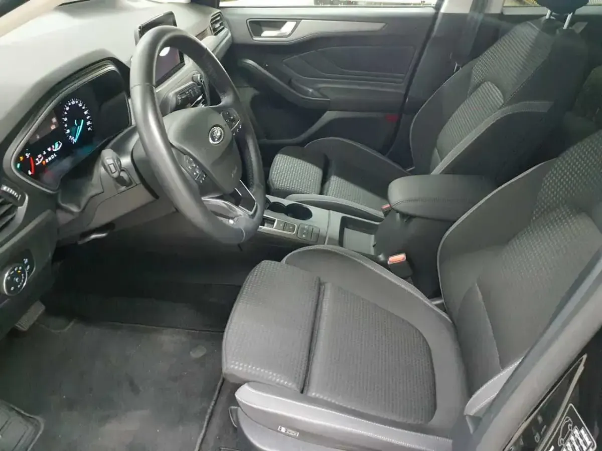 Gebraucht Ford Focus Cool & Connect 120 PS (88 kW) 2023 Agate black metallic Limousine
