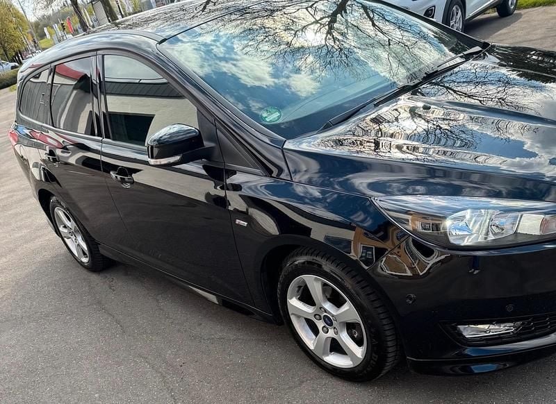 Second-hand Ford Focus ST-Line 125 CP (91 kW) 2017 Negru Break