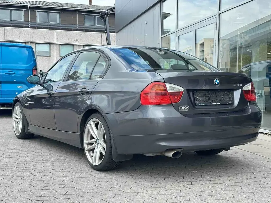 Gebraucht BMW 320 150 PS (110 kW) 2007 Limousine
