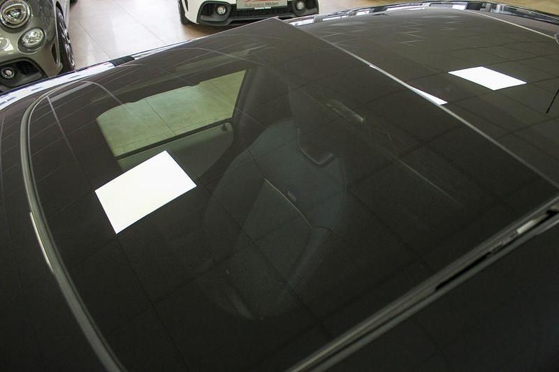 Gebraucht Mini Cooper Favoured 156 PS (114 kW) 2024 Schwarz Kleinwagen