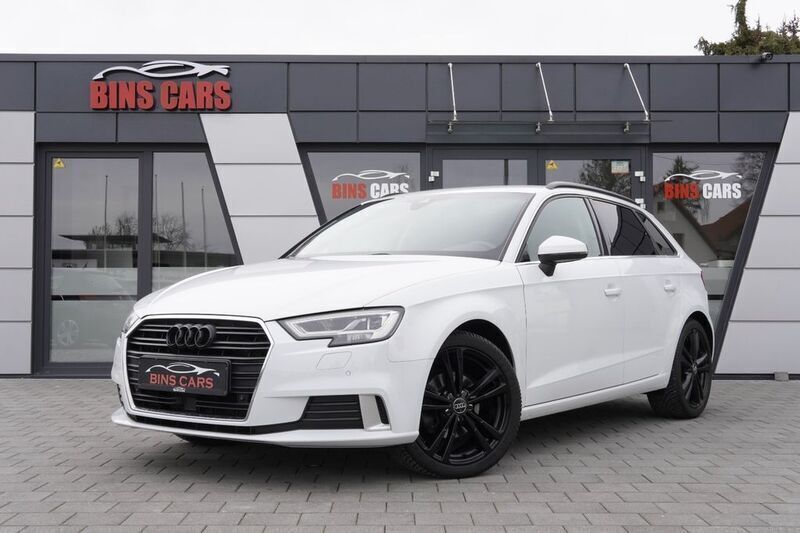 Weiß Gebraucht 2018 Audi A3 Sportback Sport Limousine | 19.290 € (Fairer Preis) - Bild 1/4