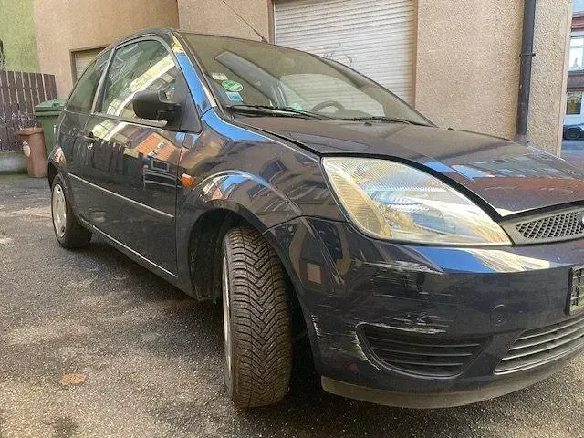 Second-hand Ford Fiesta 70 CP (51 kW) 2005 Albastru Hatchback