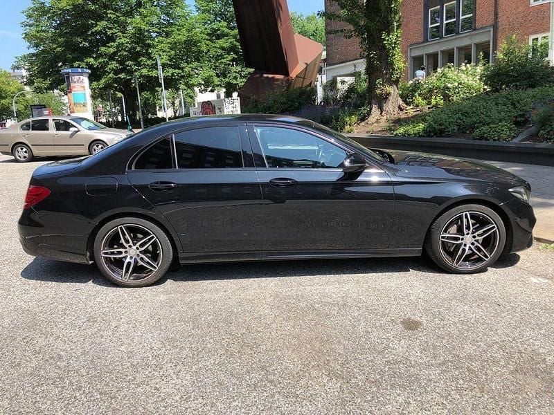 Gebraucht Mercedes E200 AMG line 184 PS (135 kW) 2017 Schwarz Limousine