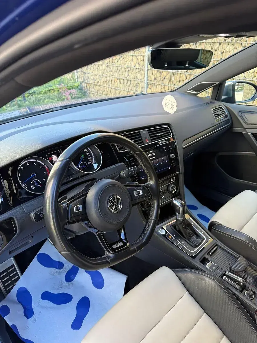 Second-hand VW Golf VII R 310 CP (228 kW) 2018 Albastru Berlinǎ