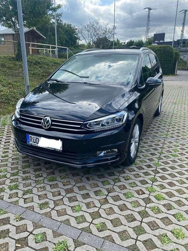 Schwarz Gebraucht 2017 VW Touran Highline Van / Kleinbus | 13.850 € (Superpreis) - Bild 1/4