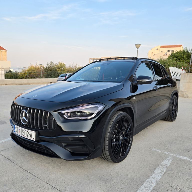 Schwarz Gebraucht 2021 Mercedes GLA45 AMG AMG SUV | 47.500 € (Fairer Preis) - Bild 1/4