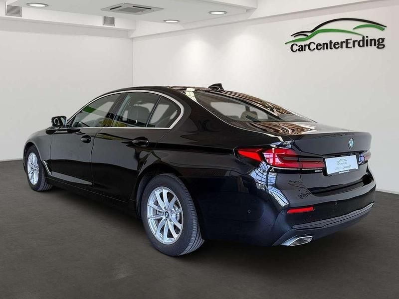 Gebraucht BMW 540 333 PS (244 kW) 2021 Black sapphire metallic Limousine