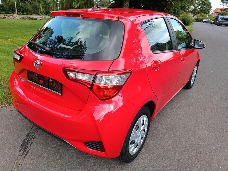 Gebraucht Toyota Yaris Comfort 111 PS (81 kW) 2017 Rot Kleinwagen