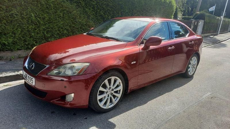 Rot Gebraucht 2006 Lexus IS250 Luxury Line Limousine | 4.567 € (Fairer Preis) - Bild 1/4