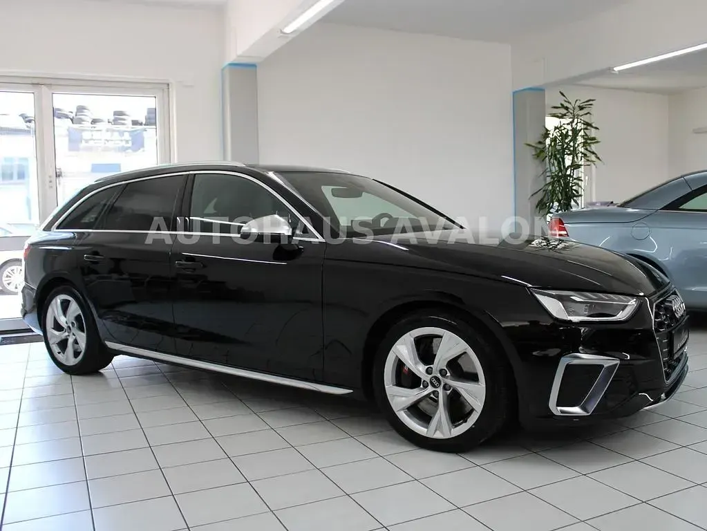 Gebraucht Audi S4 Sport 341 PS (250 kW) 2024 Mythosschwarzmetallic Kombi