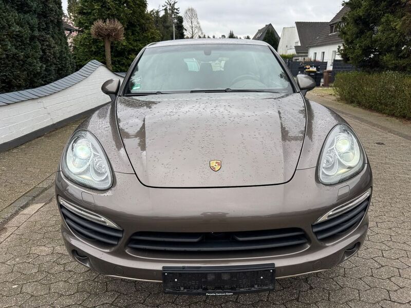 Braun Gebraucht 2012 Porsche Cayenne SUV | 23.990 € - Bild 1/4