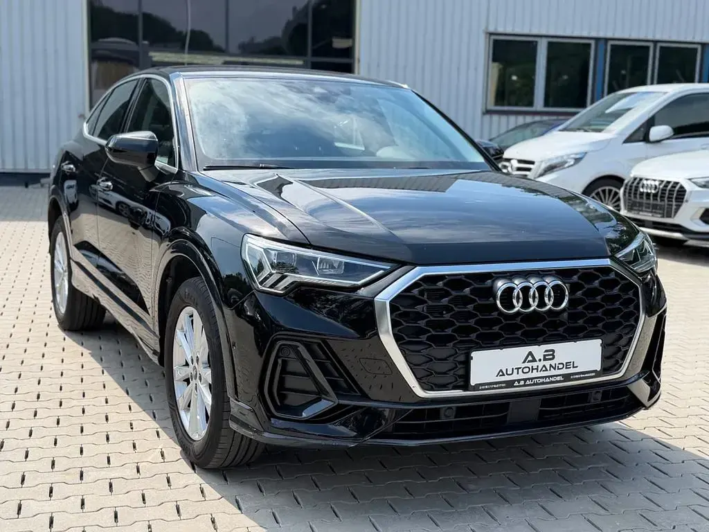 Gebraucht Audi Q3 Sportback Sport 150 PS (110 kW) 2022 Schwarz SUV