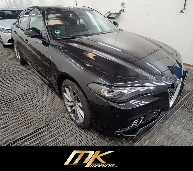 Nero vulcano, metall (metallic) Gebraucht 2024 Alfa Romeo Giulia Ti Limousine | 35.990 € (Fairer Preis) - Bild 1/4