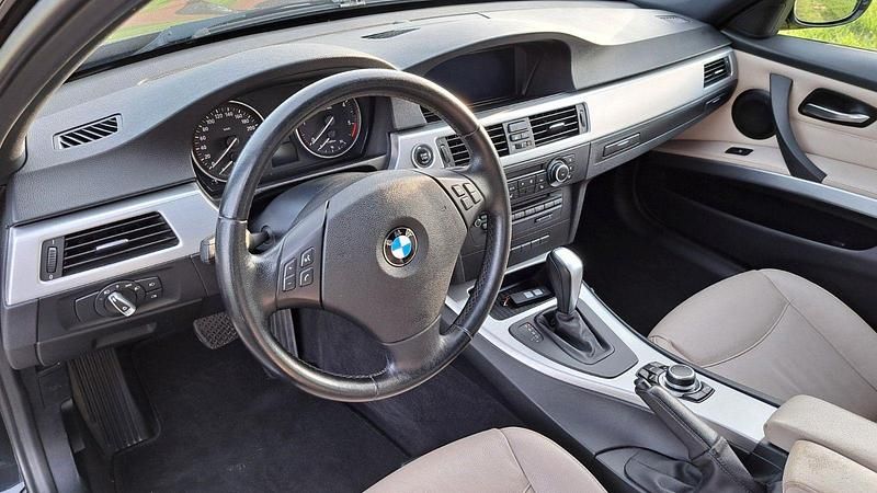 Gebraucht BMW 325 204 PS (150 kW) 2011 Schwarz Kombi