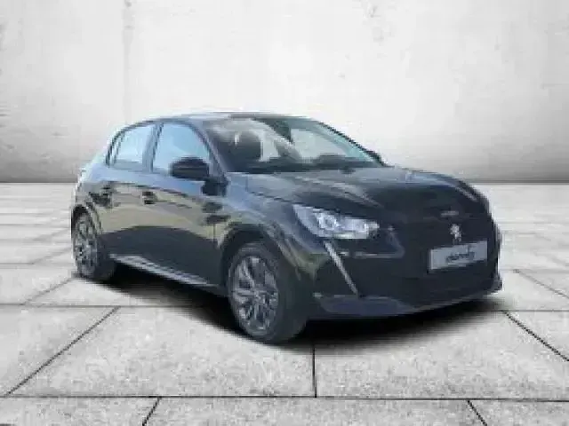 Gebraucht Peugeot e-208 Active 100 kW (136 PS) 2022 Perla nera schwarz metallic Kleinwagen