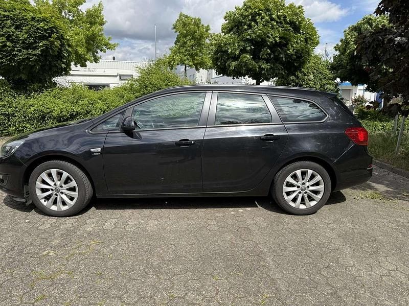 Gebraucht Opel Astra Active 131 PS (96 kW) 2013 Schwarz Kombi