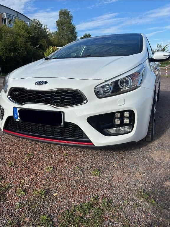 Weiß Gebraucht 2013 Kia Ceed GT-Track Limousine | 8.250 € (Guter Preis) - Bild 1/4