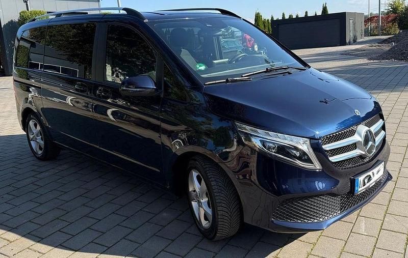 Blau Gebraucht 2019 Mercedes V220 Edition Van / Kleinbus | 39.500 € (Superpreis) - Bild 1/4